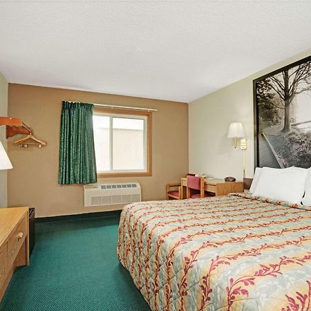 Super 8 By Wyndham Rogers Minnesota Bagian luar foto