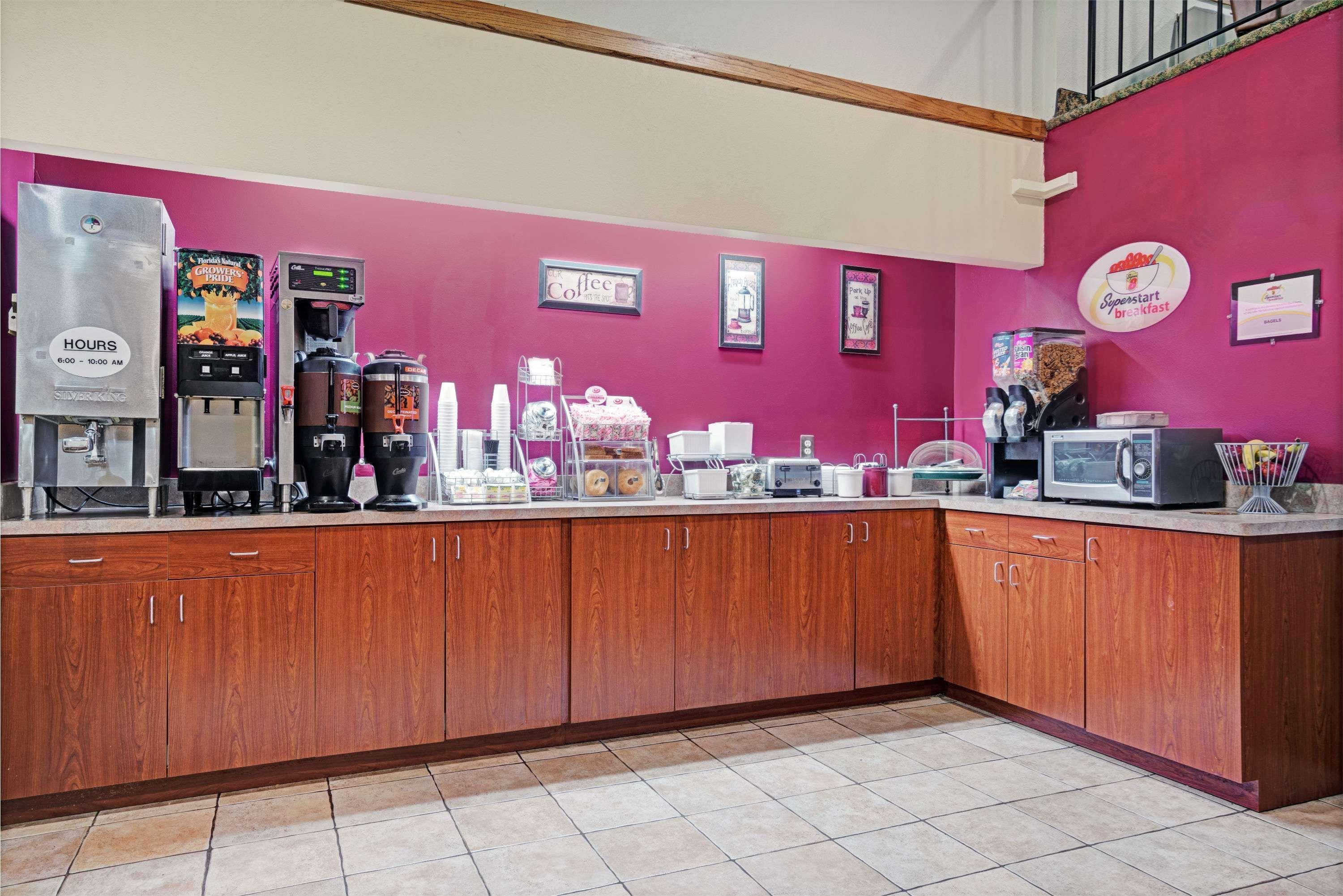 Super 8 By Wyndham Rogers Minnesota Bagian luar foto