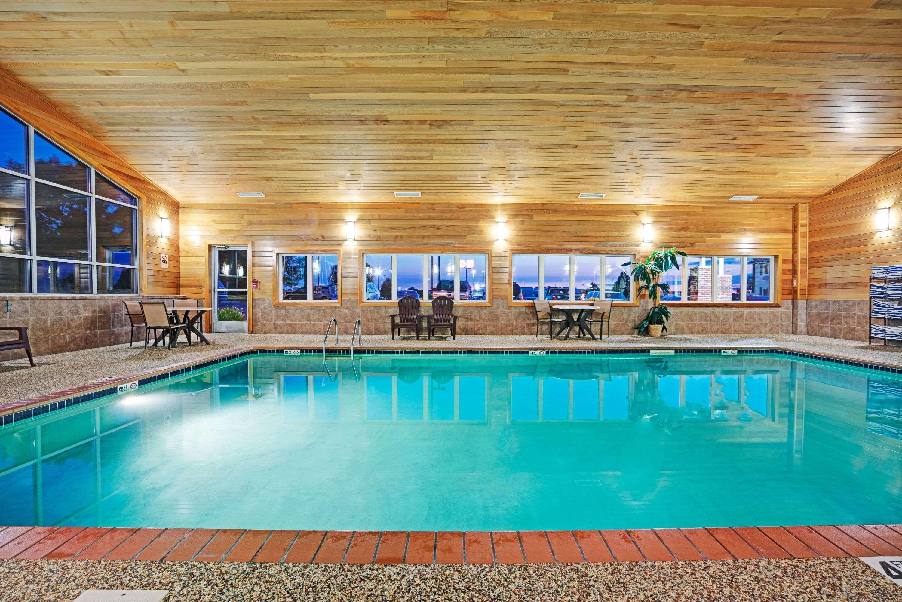 Super 8 By Wyndham Rogers Minnesota Bagian luar foto